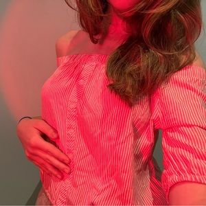🌸Cute little off shoulder summer blouse. Never worn, Open to offers 🌸